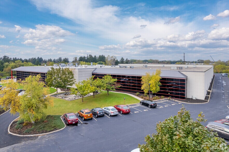 10400 N Enterprise Dr, Mequon, WI à vendre - Photo du bâtiment - Image 2 de 5