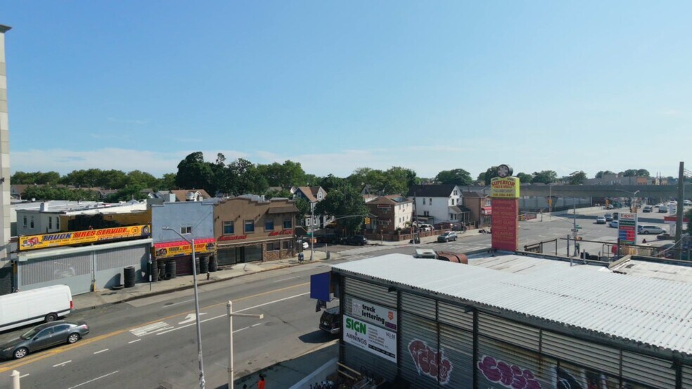 THE SOUTH QUEENS COMMERCIAL PORTFOLIO portfolio of 12 properties for sale on LoopNet.ca - Commercial Listing Video - Image 2 of 34