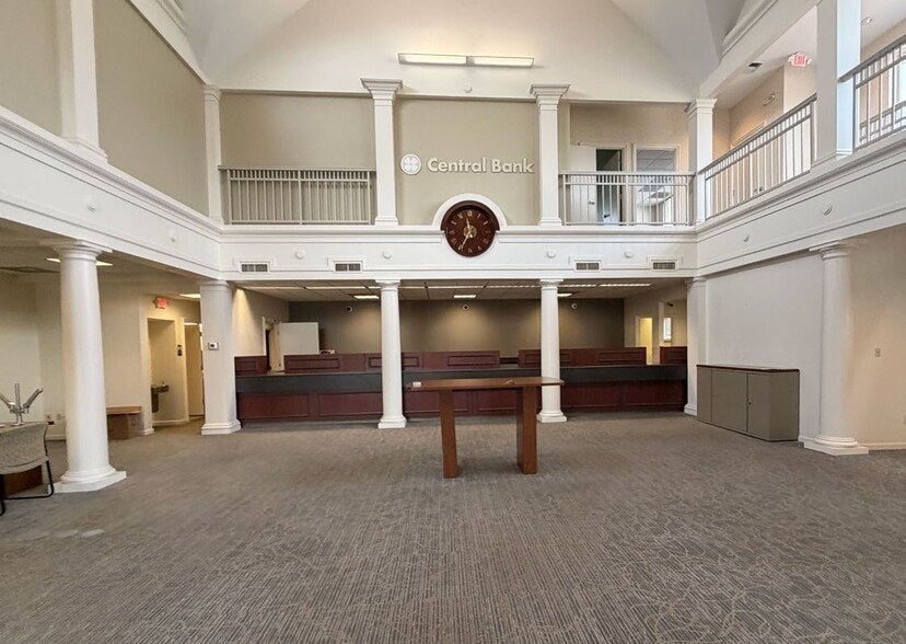 16415 Village Plaza View Dr, Wildwood, MO for lease - Lobby - Image 2 of 13