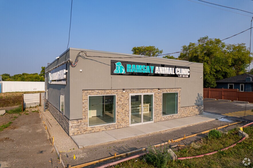 1639 17A St SE, Calgary, AB for sale - Primary Photo - Image 1 of 1