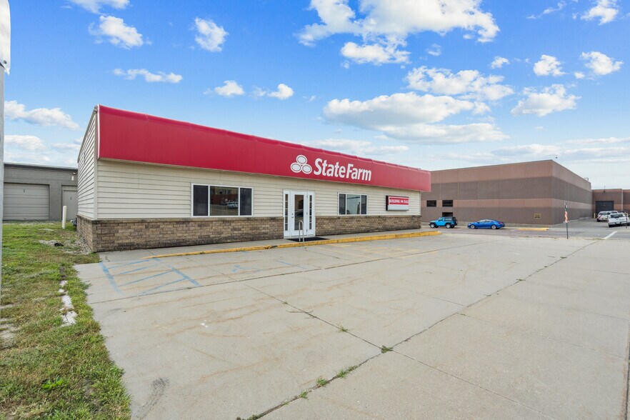 101 E Linn St, Marshalltown, IA à vendre - Photo du bâtiment - Image 3 de 42