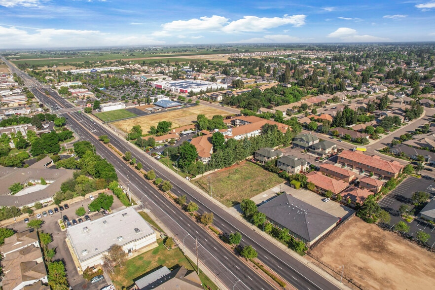 2115 W Kettleman Ln, Lodi, CA for sale - Building Photo - Image 3 of 11