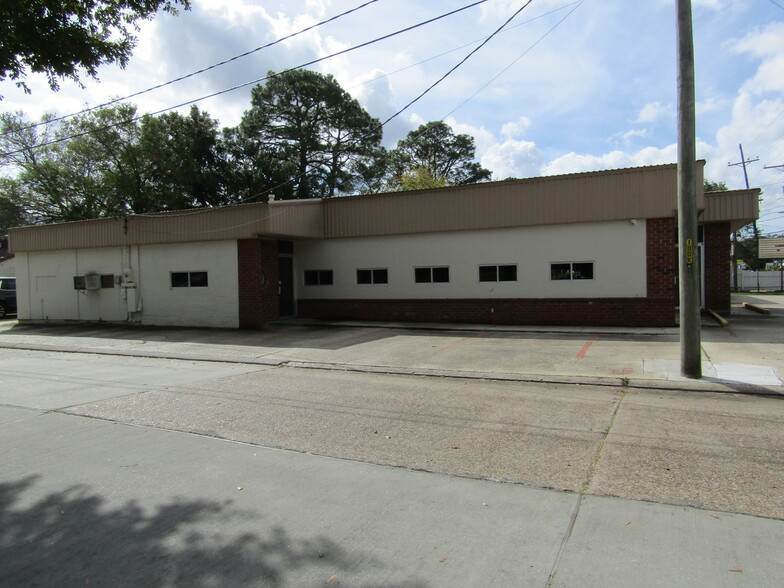 501 S Lewis St, New Iberia, LA à vendre - Photo du bâtiment - Image 3 de 17