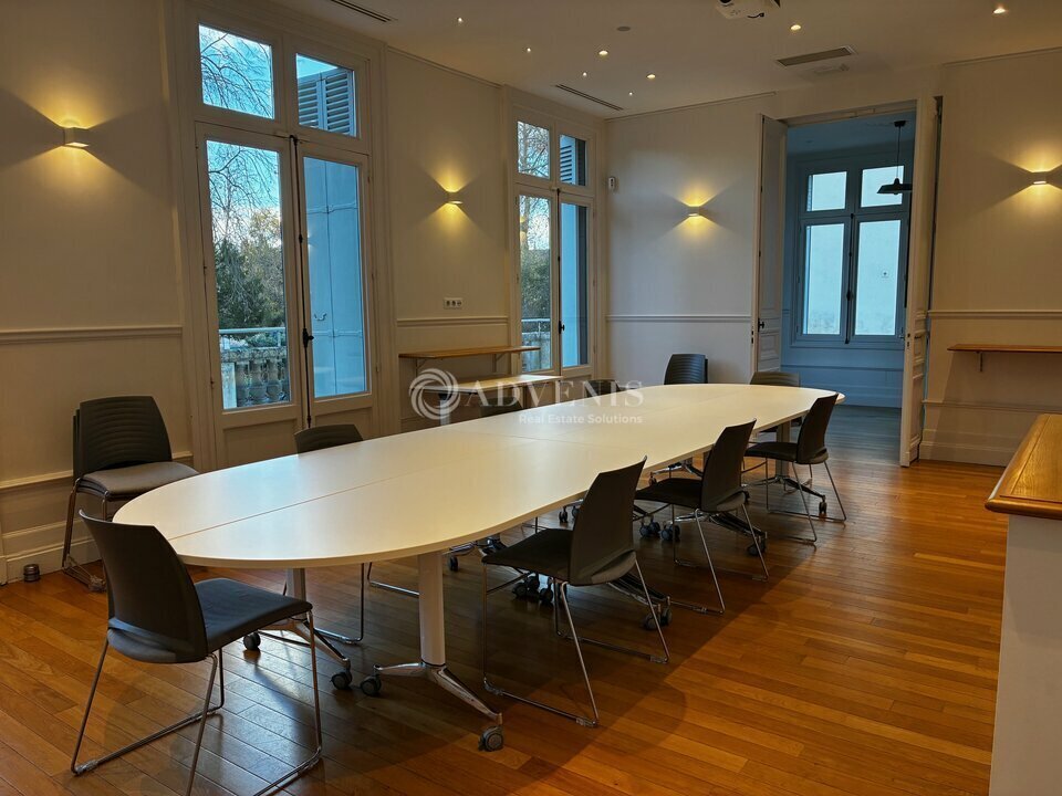 Bureau dans Tours à louer Photo du bâtiment- Image 1 de 8
