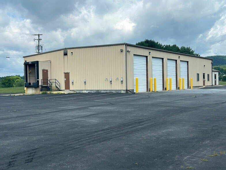 27 Feick Industrial Dr, Hamburg, PA à louer - Photo du bâtiment - Image 2 de 3