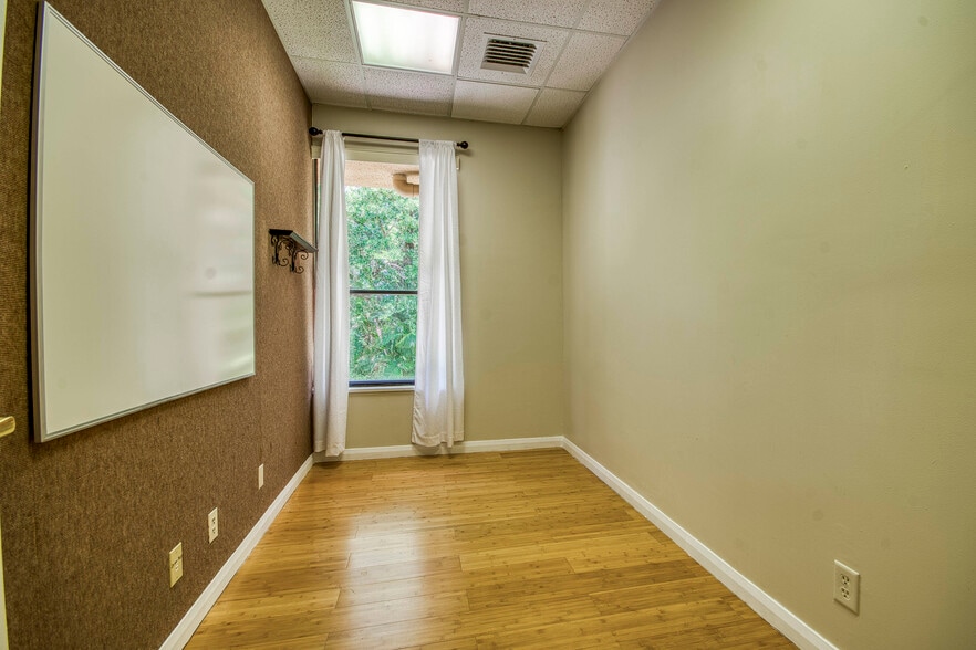 11211 Prosperity Farms Rd, Palm Beach Gardens, FL for sale - Interior Photo - Image 3 of 25