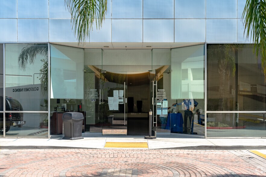 14500 Roscoe Blvd, Panorama City, CA à louer - Photo du bâtiment - Image 3 de 6