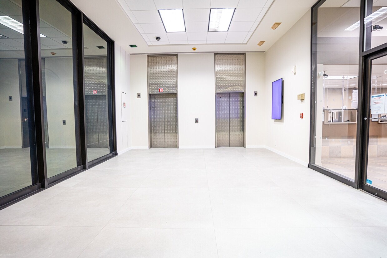 3201 N Federal Hwy, Oakland Park, FL for lease Interior Photo- Image 1 of 9