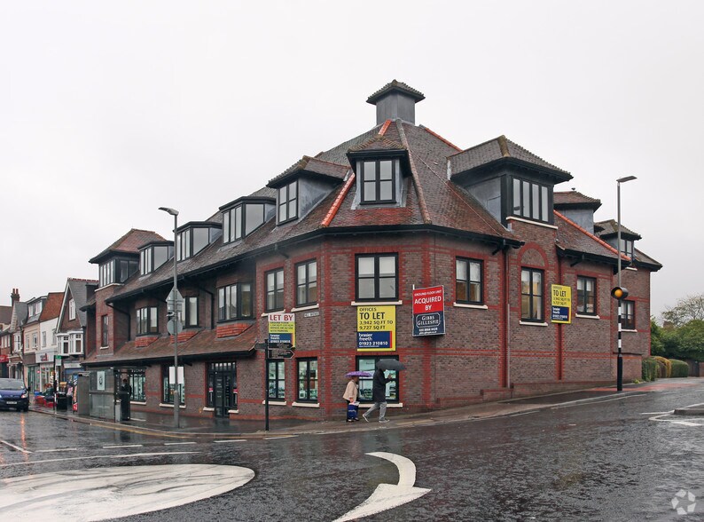 5 Hill Ave, Amersham à louer - Photo du bâtiment - Image 2 de 32