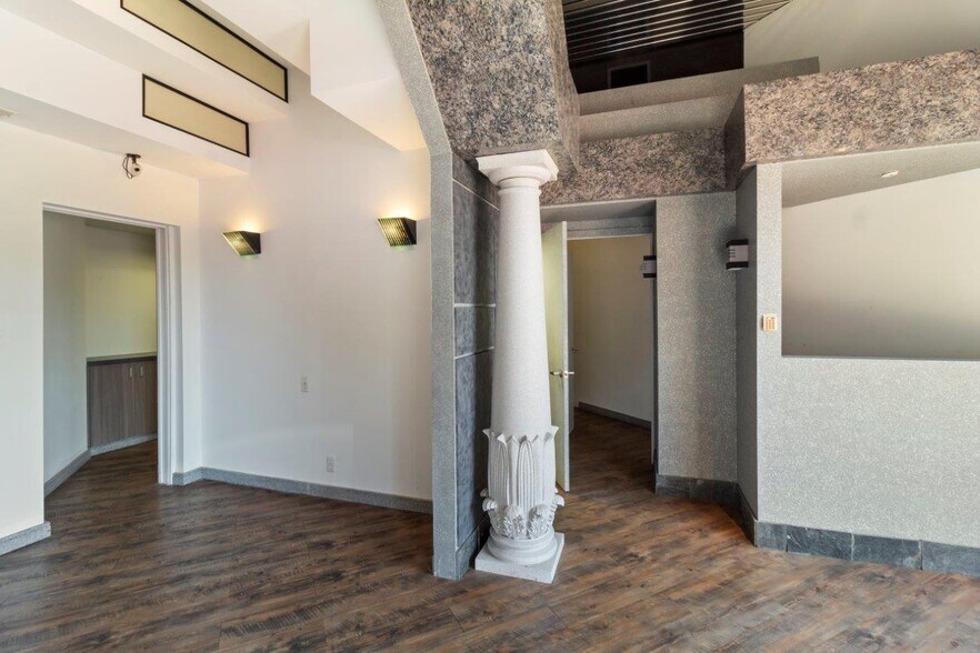 106 E 26th St, Bryan, TX à louer - Photo du bâtiment - Image 3 de 14