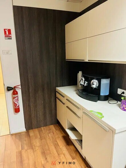 Bureau dans Guyancourt à louer - Photo du bâtiment - Image 2 de 5