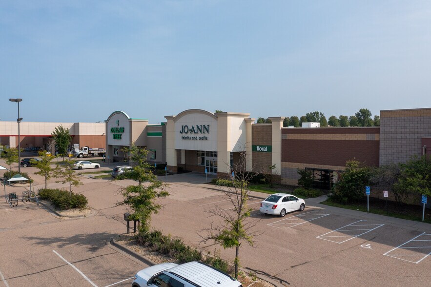 4270 Dean Lakes Blvd, Shakopee, MN à louer - Photo du bâtiment - Image 2 de 6