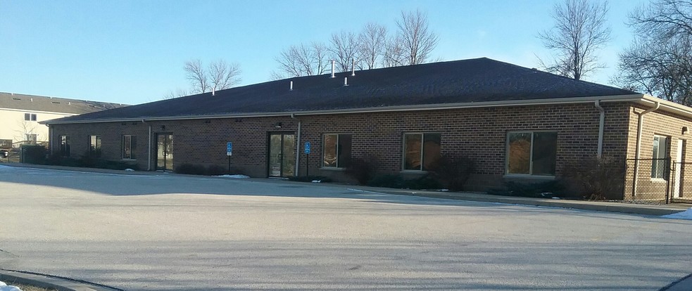 5821 C St SW, Cedar Rapids, IA for lease - Building Photo - Image 2 of 5