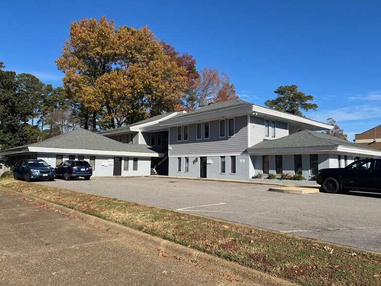 1072 Laskin Rd, Virginia Beach, VA for sale - Building Photo - Image 1 of 7