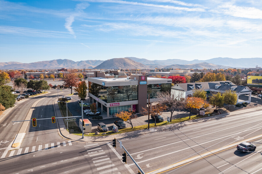 5011 Meadowood Mall Cir, Reno, NV for sale - Building Photo - Image 1 of 6