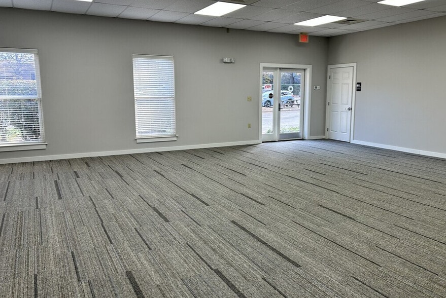 220 N Ames St, Matthews, NC for lease - Interior Photo - Image 3 of 6