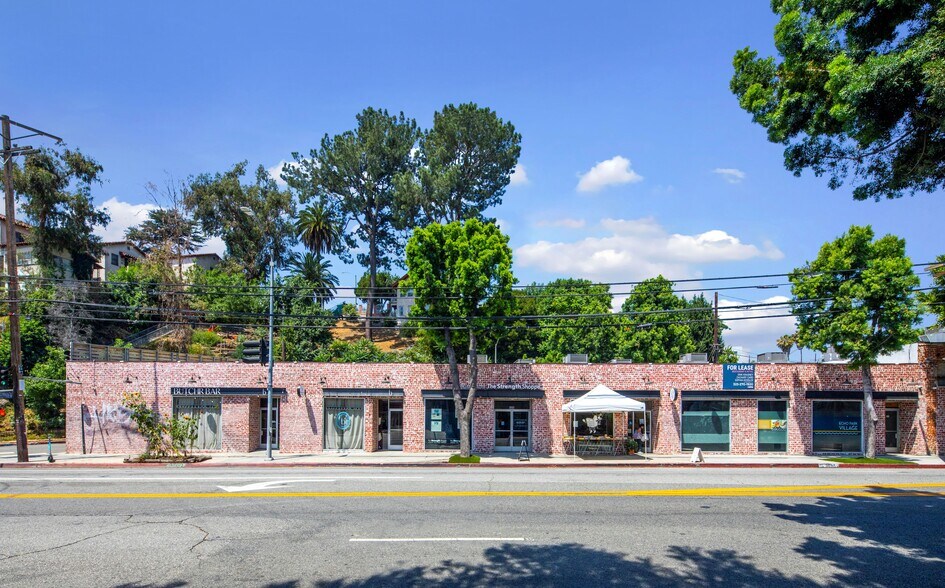 301-343 N Glendale Blvd, Los Angeles, CA à louer - Photo du bâtiment - Image 1 de 21