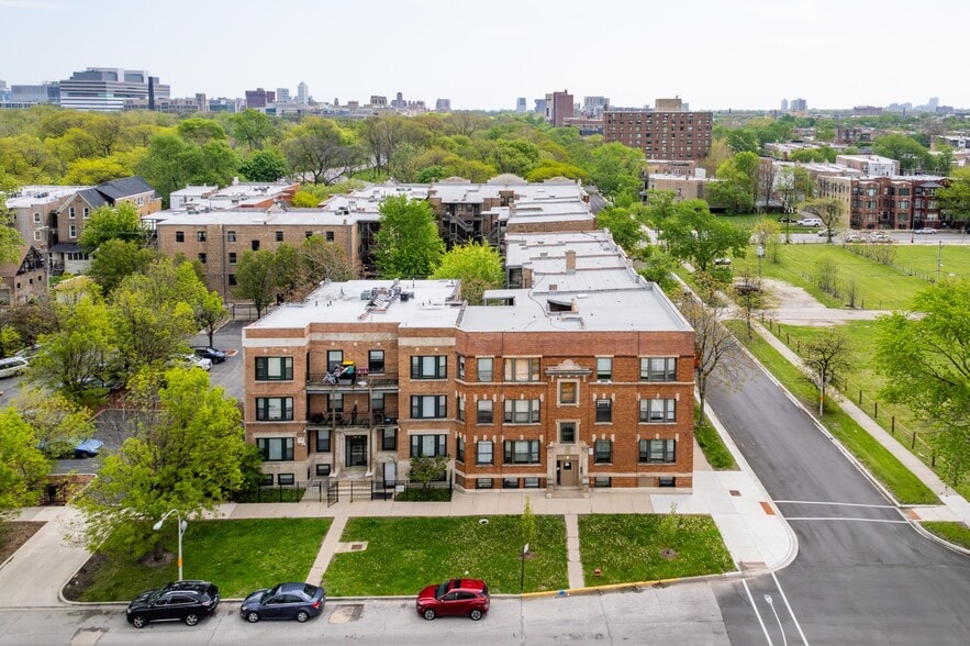 352 E 60th St, Chicago, IL for sale - Building Photo - Image 2 of 7