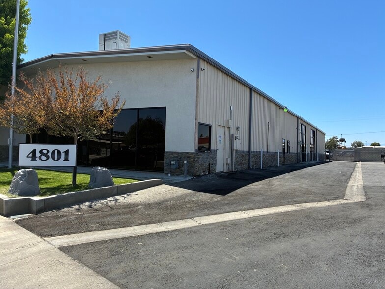 4801 District Blvd, Bakersfield, CA for lease - Building Photo - Image 2 of 8