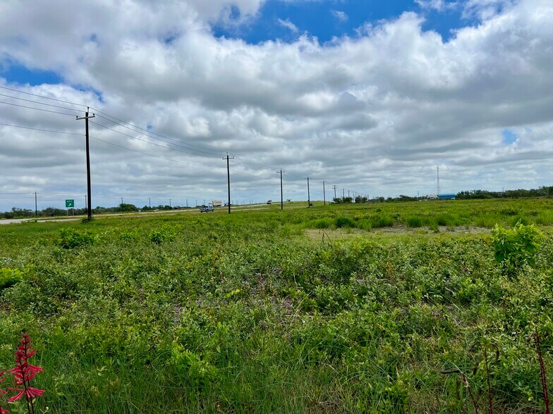 1352 Lee Rd, Aransas Pass, TX à vendre - Photo du bâtiment - Image 3 de 15