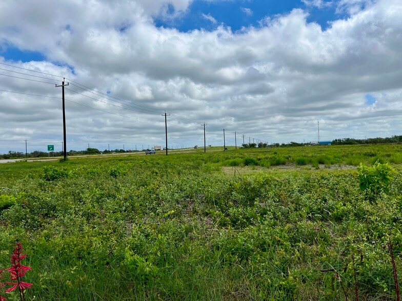 1352 Lee Rd, Aransas Pass, TX à vendre - Photo du bâtiment - Image 3 de 15