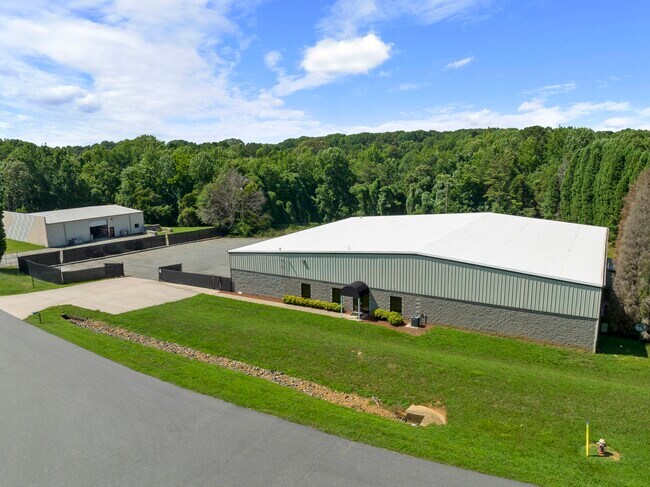 Plus de détails pour 152 S Iredell Industrial Park Rd, Mooresville, NC - Local d'activités à louer