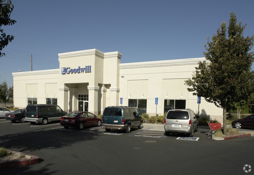 3900 Sisk Rd, Modesto, CA à louer - Photo principale - Image 3 de 9