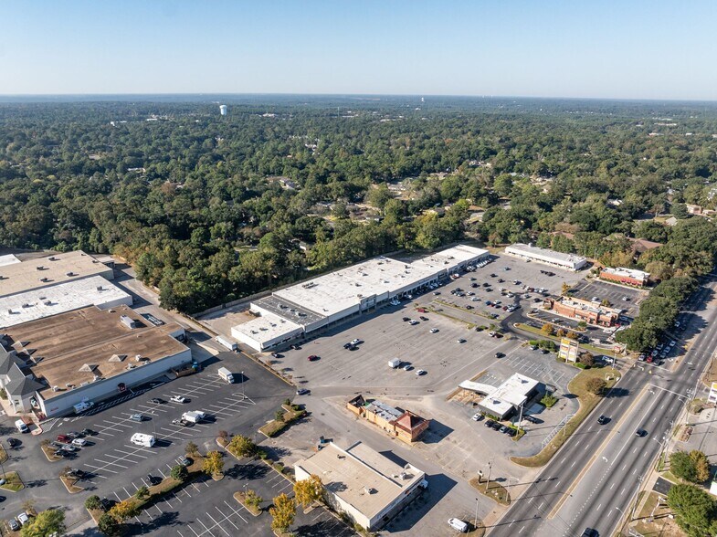 4693 Airport Blvd, Mobile, AL à louer - Photo du bâtiment - Image 3 de 3