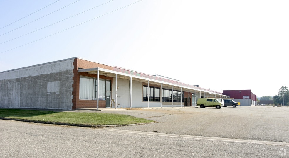 1109-1139 Bowers Ave NW, New Philadelphia, OH for lease - Building Photo - Image 2 of 2