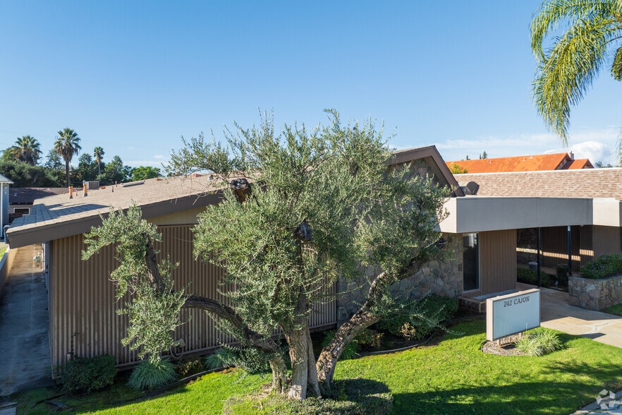 242 Cajon St, Redlands, CA for sale - Primary Photo - Image 1 of 4