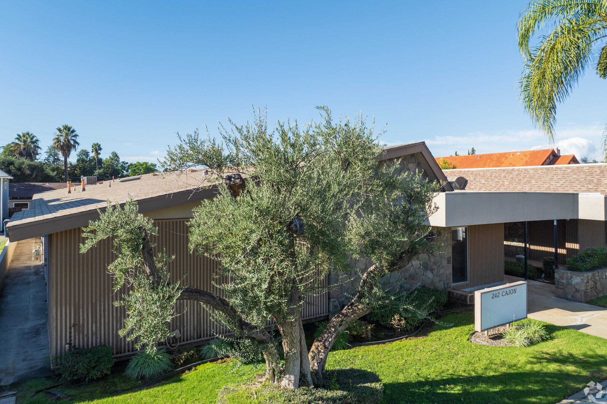 242 Cajon St, Redlands, CA for sale Primary Photo- Image 1 of 5