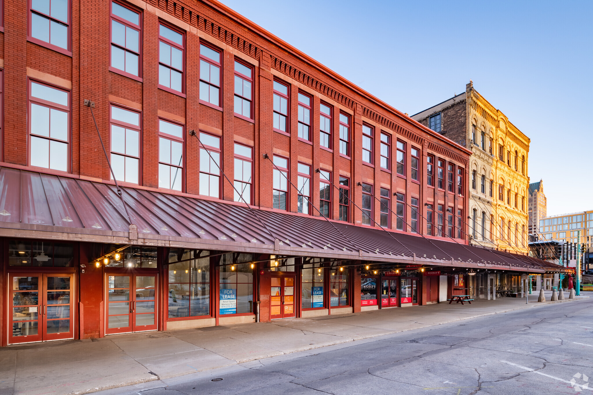 327 N Broadway, Milwaukee, WI for sale Primary Photo- Image 1 of 1