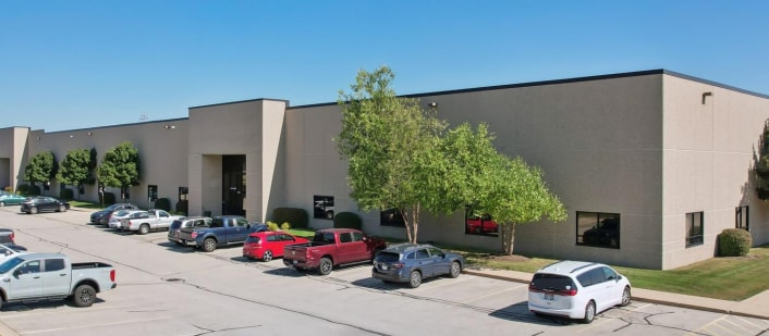 1920-1970 S Calhoun Rd, New Berlin, WI for lease - Primary Photo - Image 1 of 7