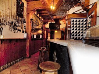 Plus de détails pour Multi-résidentiel à vendre