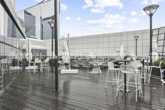 Office in Puteaux for lease Interior Photo- Image 1 of 9