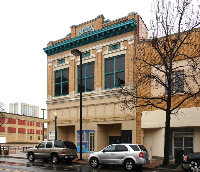 613 Austin Ave, Waco, TX à vendre - Photo du bâtiment - Image 3 de 23