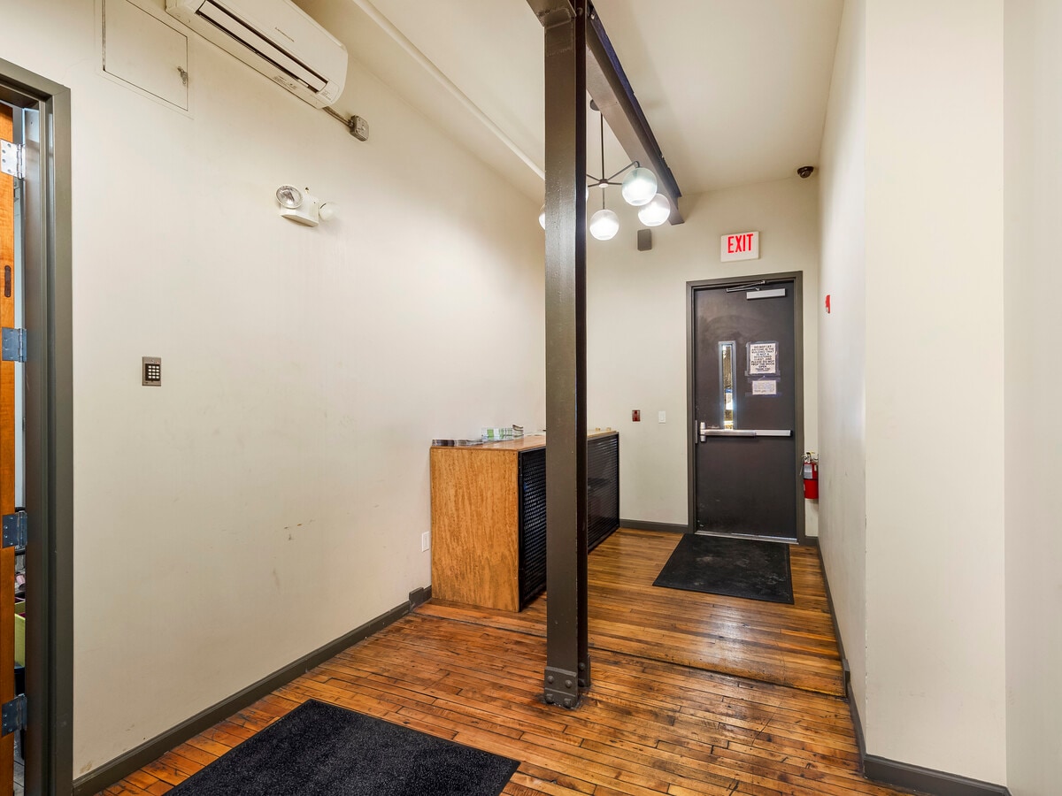 39 N Lexington Ave, Asheville, NC 28801 - Unité 5 - - Photo intérieure - Image 2 of 6