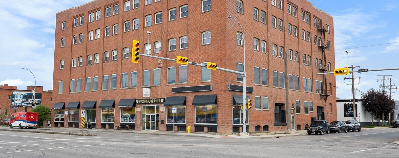 1275 Broad Street portefeuille de 3 propriétés à vendre sur LoopNet.ca Photo principale- Image 1 de 2