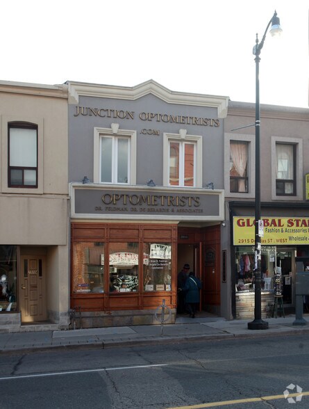 2913 Dundas St W, Toronto, ON à vendre - Photo du bâtiment - Image 1 de 1