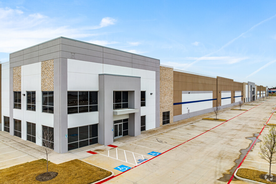 700 W Round Grove Rd, Lewisville, TX for sale - Building Photo - Image 1 of 1