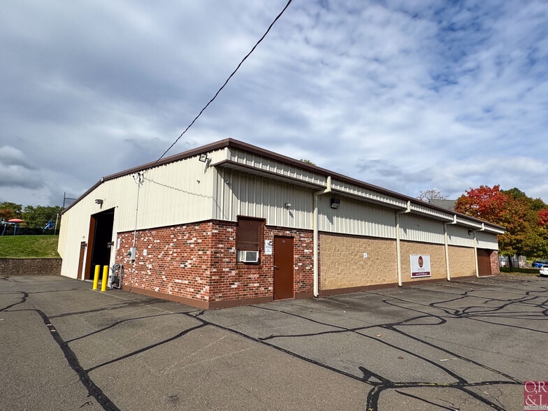 980 Stanley St, New Britain, CT for sale - Building Photo - Image 1 of 13
