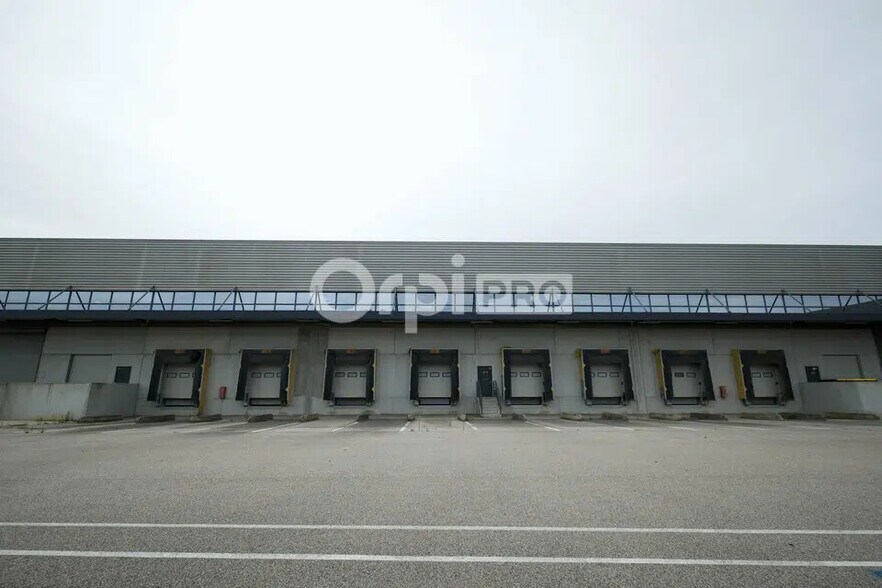 Bureau dans Miribel à louer - Photo du bâtiment - Image 3 de 5