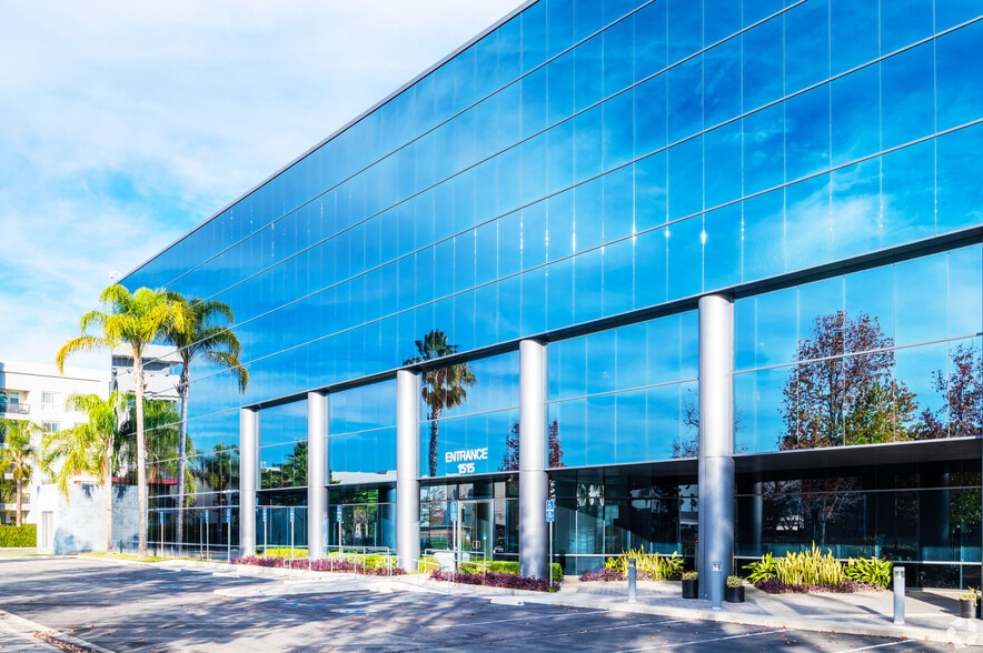 1515 E Orangewood Ave, Anaheim, CA for sale - Building Photo - Image 2 of 25