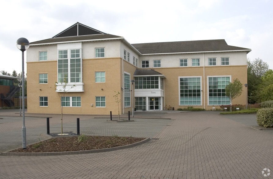 Harvest Crescent, Fleet à louer - Photo du bâtiment - Image 2 de 17