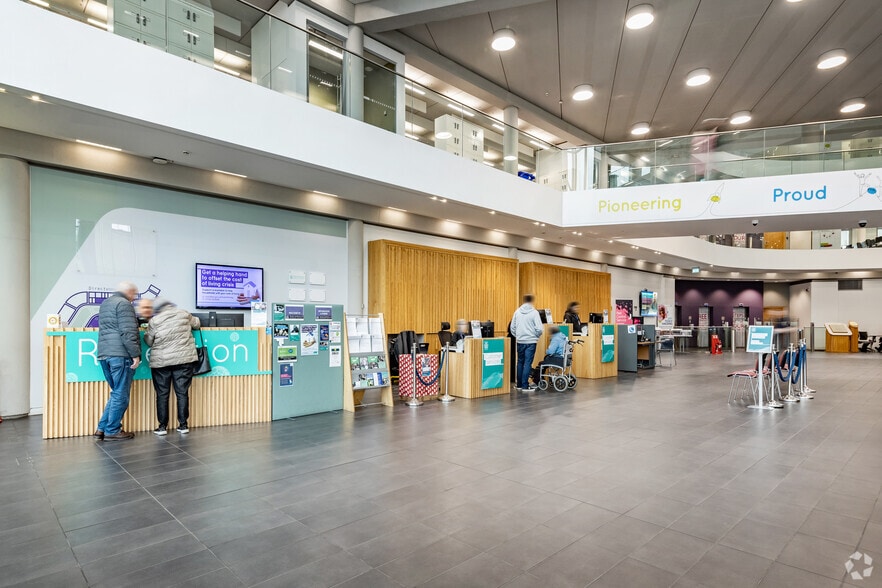 Smith St, Rochdale for lease - Lobby - Image 3 of 24