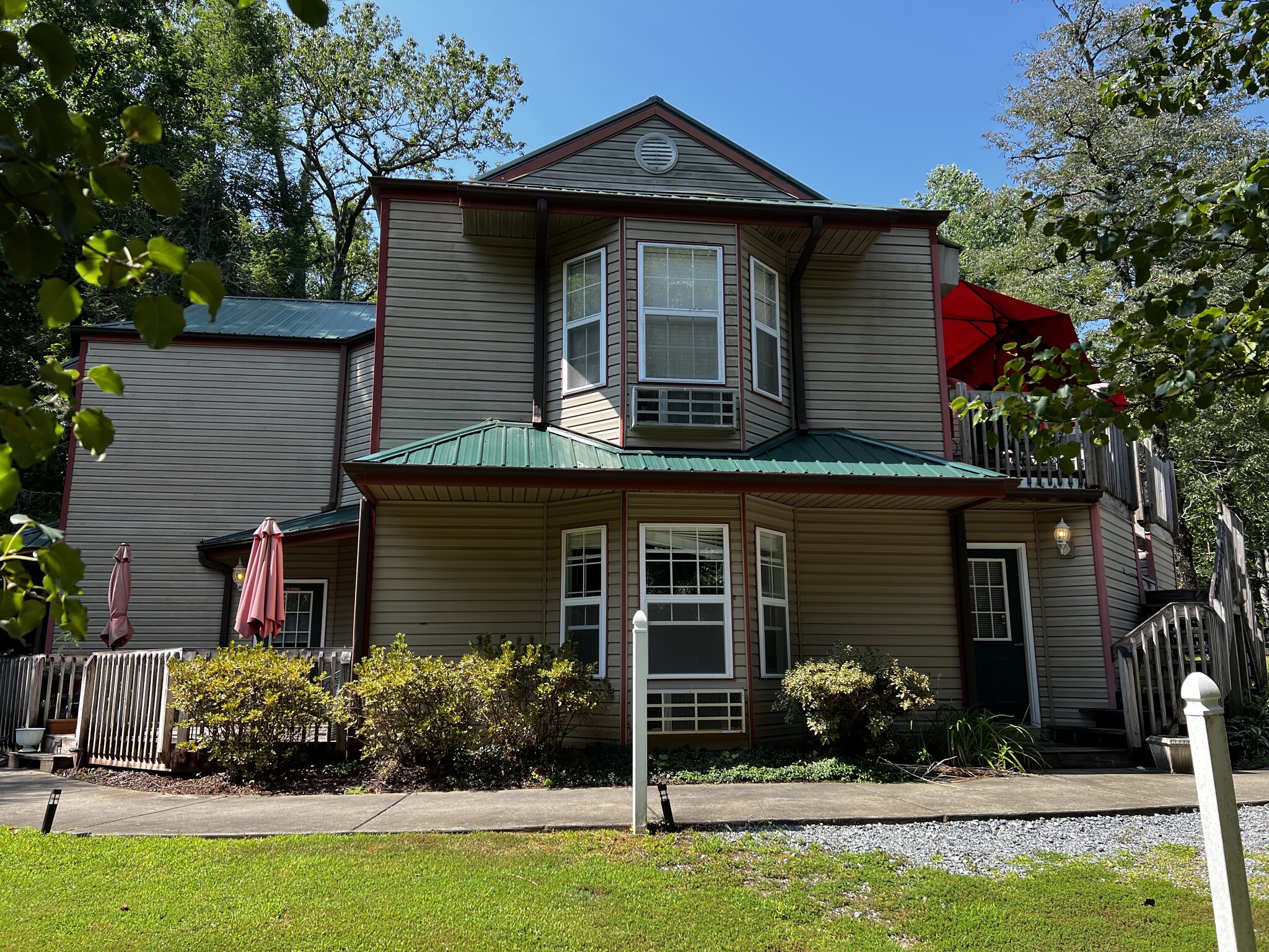 102-103 Resort Ln, Lake Lure, NC à vendre Photo du bâtiment- Image 1 de 1