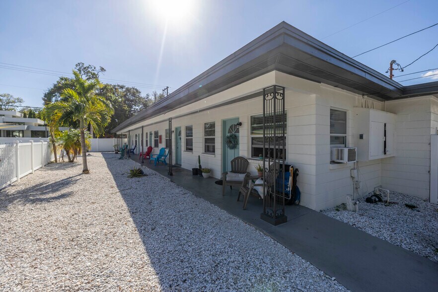 779 9th Ave N, Saint Petersburg, FL à vendre - Photo du bâtiment - Image 3 de 48