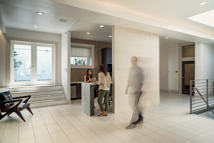 1726 E 7th Ave, Tampa, FL à louer - Photo du bâtiment - Image 3 de 21