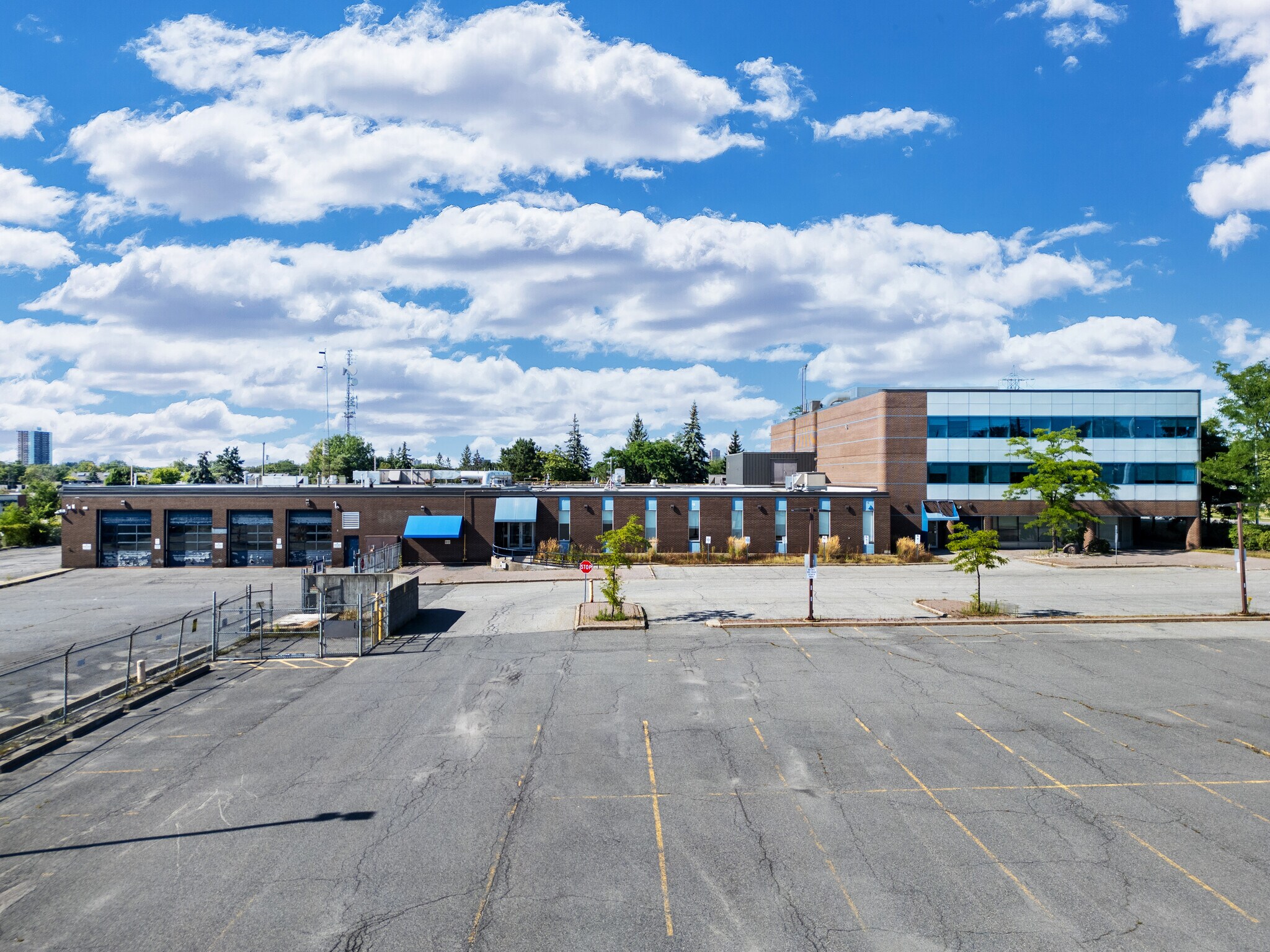 400 Coventry Rd, Ottawa, ON à vendre Photo du bâtiment- Image 1 de 1