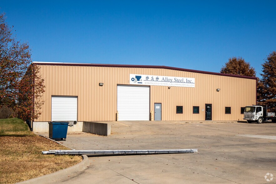 1821 Commerce Dr, Tonganoxie, KS à vendre - Photo principale - Image 1 de 8